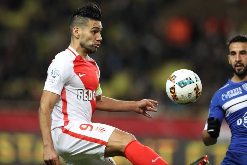 Con doblete de Falcao, Mónaco sigue entre los líderes