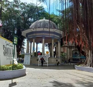 Descubre la magia de La Peatonal en un recorrido guiado por un apasionado por la arquitectura