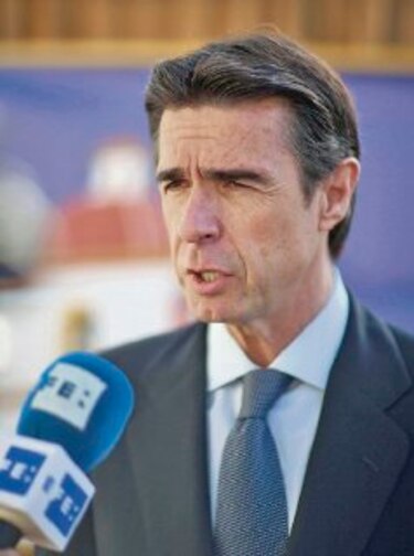 Piden investigar subasta eléctrica