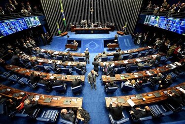 Senado elige comisión de juicio político a Rousseff