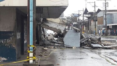 Colapsa parcialmente antigua galera en la avenida Frangipani