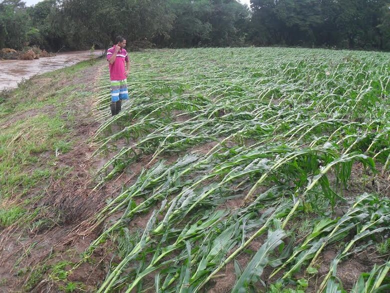 Desbordamiento del río Estivaná afecta vía de acceso en Macaracas