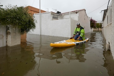 Al menos cuatro fallecidos y municipios confinados por un temporal en España