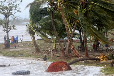 Eta avanza por Nicaragua degradada a tormenta tropical y deja tres muertos