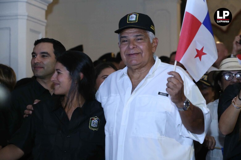 Panamá celebra 121 años de separación de Colombia con las tradicionales dianas en el Palacio de Las Garzas