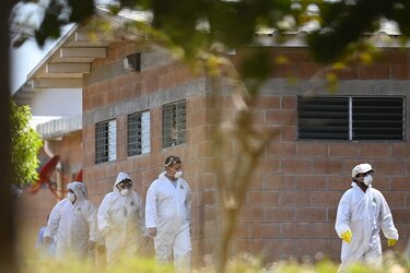 El Salvador restringe los derechos de tránsito y reunión por la pandemia