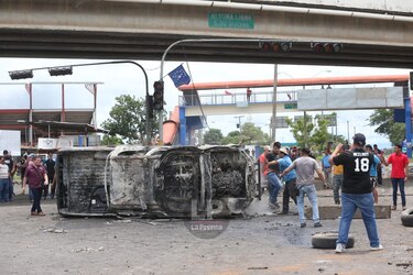 Caravana humanitaria busca avanzar; su llegada a la capital se atrasa por los cierres de vías