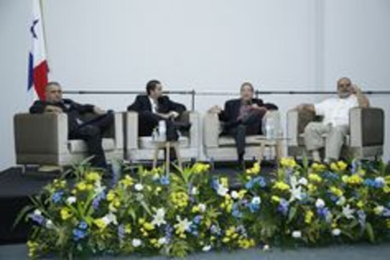 Hilde recopila sus caricaturas en un libro