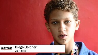 Diego Goldner, entre agarres y olas