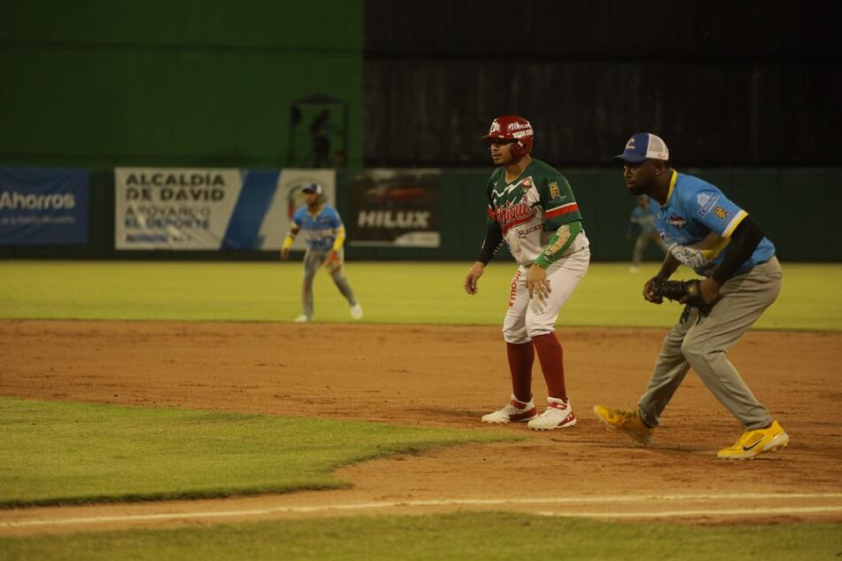 Chiriquí vence 11-3 a Colón y toma ventaja en la serie final