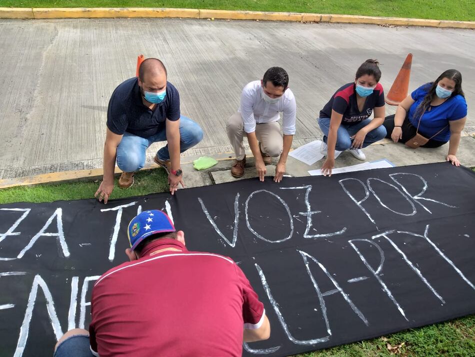Venezolanos buscan oxígeno para la lucha democrática con nueva consulta popular