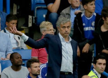 Manchester City es líder solitario; Chelsea y Liverpool pierden
