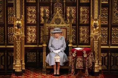 Isabel II asiste a su primer compromiso público en meses tras sus problemas de salud