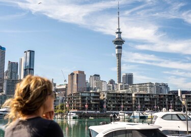 Por qué los ciudadanos de Nueva Zelanda están abandonando su país en números récord