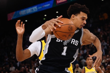 ‘Wemby’ tumba a los Thunder y la final de la NBA Cup será Spurs-Knicks