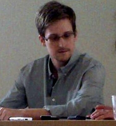 Edward Snowden pidió oficialmente asilo político provisional a Rusia
