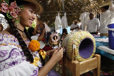 Las Tablas recibe a las polleras de Panamá