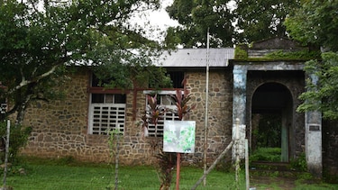 Proponen el rescate de la escuela de piedra en la Mesa de Veraguas, construida hace 84 años
