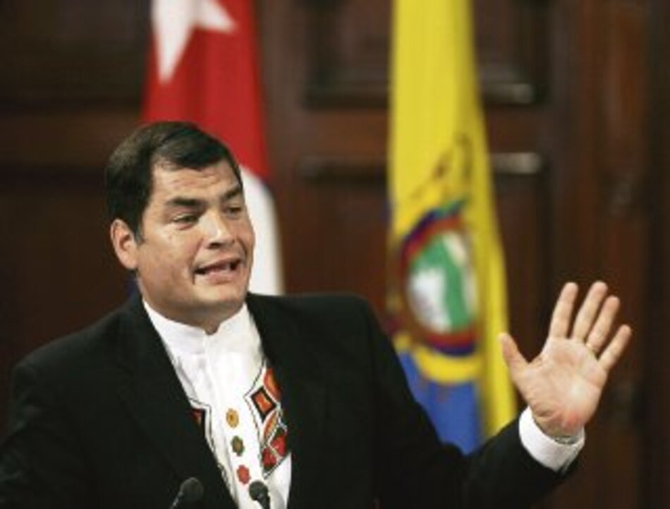 Correa, dispuesto a dialogar con Uribe