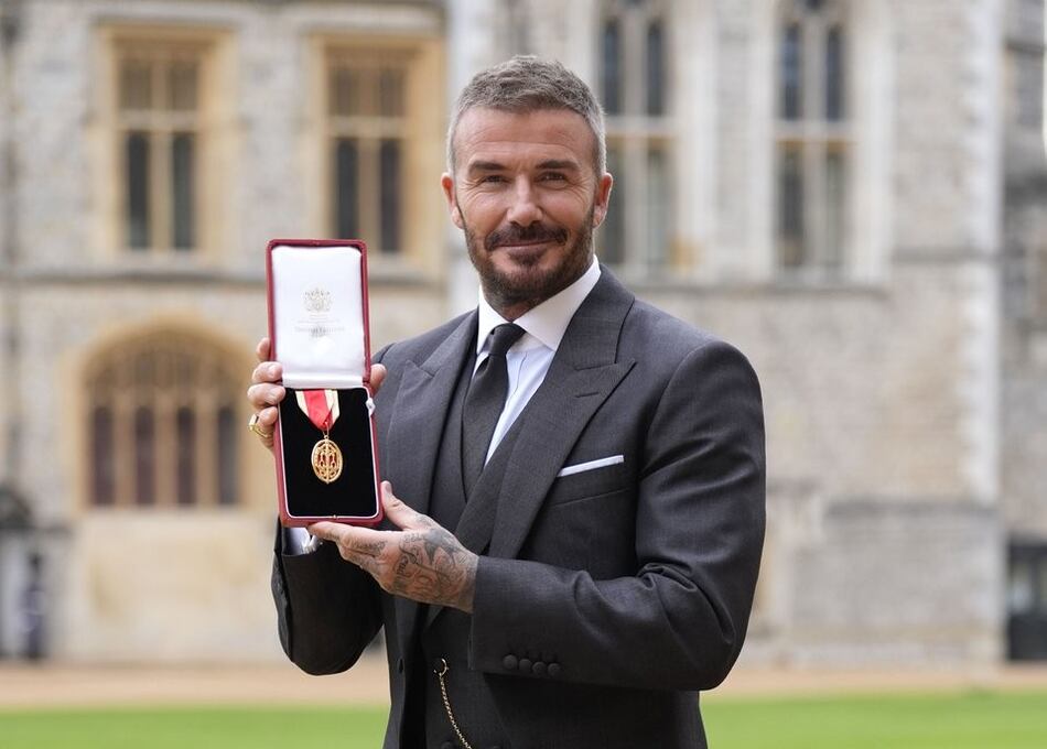 Beckham es nombrado caballero por el rey Carlos III