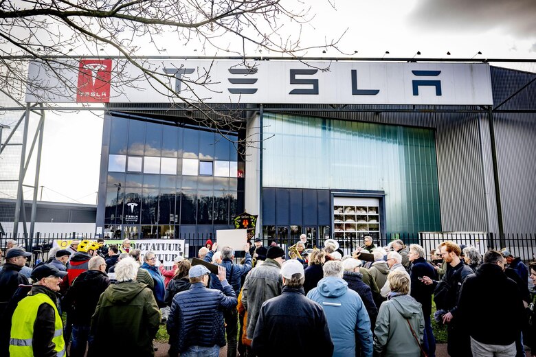 ‘Tesla Takedown’: campaña global contra Elon Musk convoca protestas en varios países