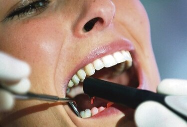 Dentistas destacan que el cuidado bucodental ayuda a controlar patologías cardiovasculares
