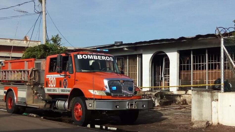 Investigan causas de incendio en local comercial de Aguadulce