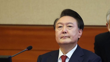 Corea del Sur condena a cadena perpetua al expresidente Yoon Suk-yeol por insurrección tras declarar la ley marcial en 2024