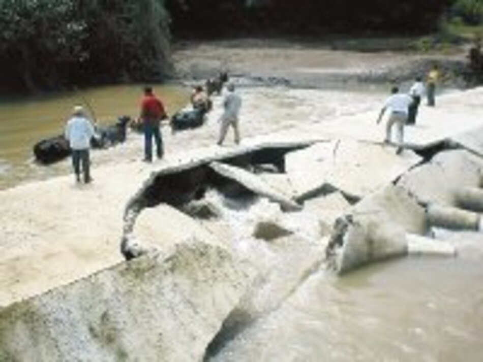 Vado construido sobre el río Guararé se rompe