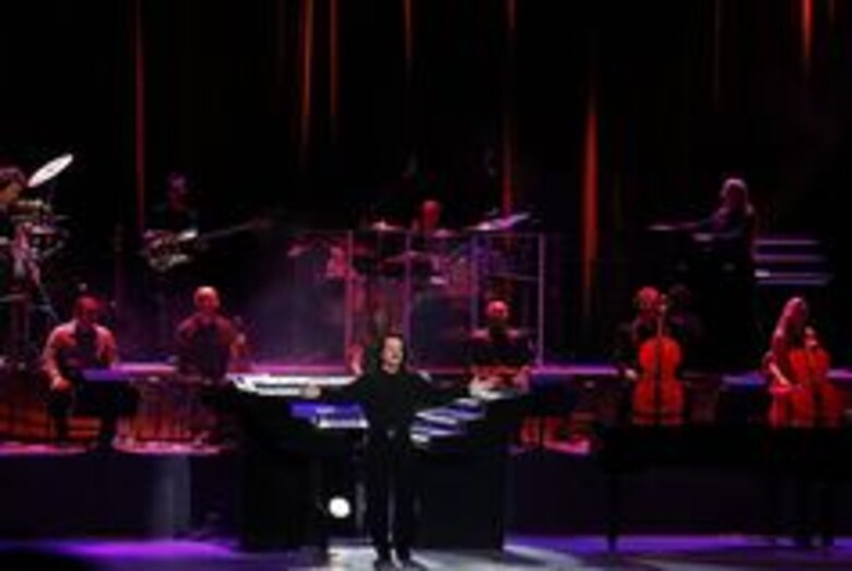 El talento del pianista Yanni vibró en el Anayansi