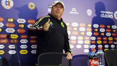 Sin Chicharito ni Vela, México encomienda su ataque al argentino Matías Vuoso