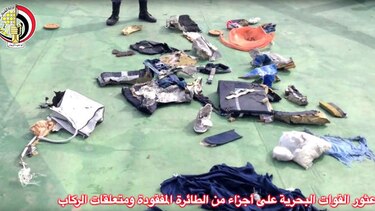 Buscan las cajas negras del avión de EgyptAir