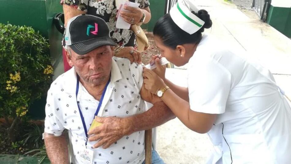 Ministro de Salud insta a la población a colocarse la vacuna contra la influenza