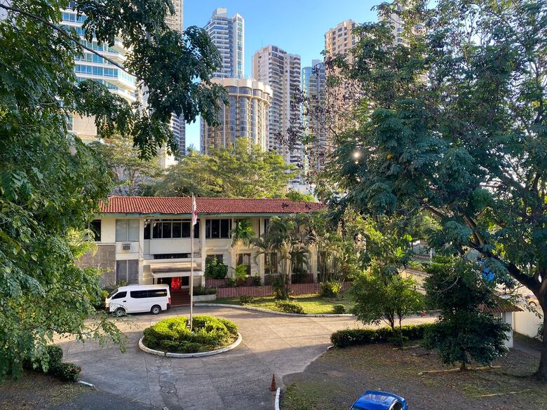 Presidencia destinará casi 10 veces más dinero a la villa diplomática que a la nueva casa del adulto mayor