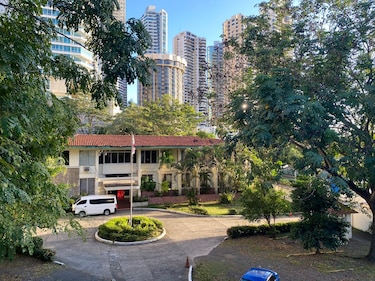 Presidencia destinará casi 10 veces más dinero a la villa diplomática que a la nueva casa del adulto mayor