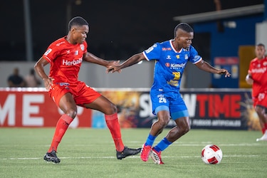 Árabe Unido se consolida con goles y solidez defensiva