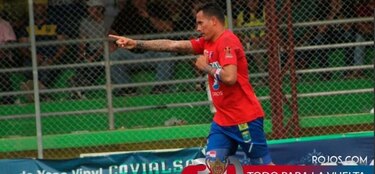 Blas Pérez marca en el empate del Municipal