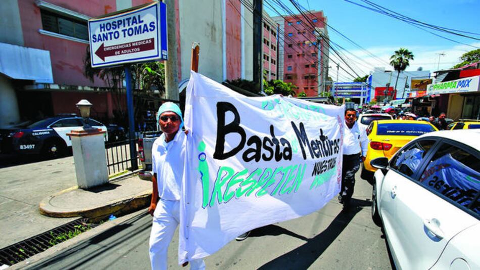 Los trabajadores del Hospital Santo Tomás mantienen paro de labores