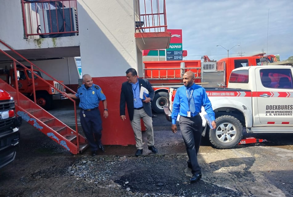 Fiscalía realiza inspección ocular al cuartel de bomberos de Santiago tras denuncia de supuesto cobro de coimas