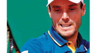 López y Bautista siguen adelante en torneo de Barcelona