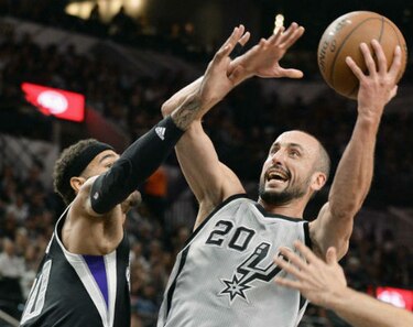 Manu Ginóbili regresa y tiene su mejor partido de la temporada