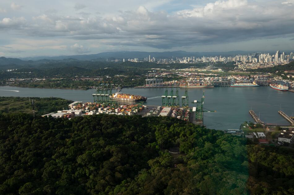 Movimiento de contenedores en puertos panameños se redujo 3.9% en el primer semestre