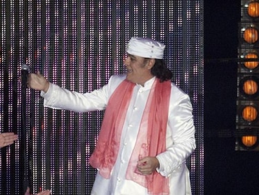 Juan Gabriel deberá continuar en reposo