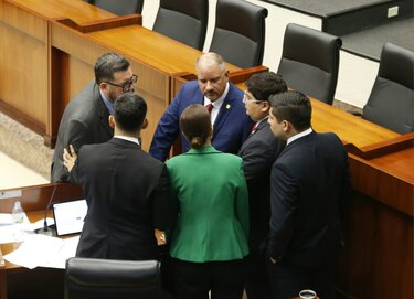 Tres de quince y la mesa está servida: Vamos y Panameñistas presiden primeras comisiones legislativas