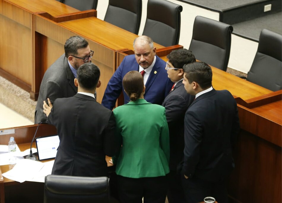 Tres de quince y la mesa está servida: Vamos y Panameñistas presiden primeras comisiones legislativas