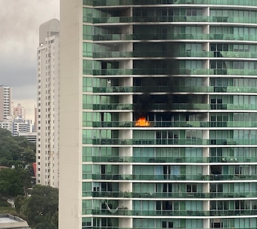 Bomberos controlan incendio en un edificio cerca del parque Urracá