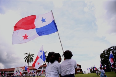 Realizan siembra de banderas en la Ciudad del Saber para conmemorar la ‘Operación soberanía’
