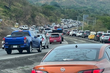 Descomunal tranque en San Carlos: ‘¡Qué desastre!’