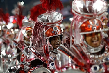 La moda de Dolce & Gabbana brilla en el triunfo de la escuela de samba ‘Unidos do Viradouro’ en el Carnaval de Río 2026