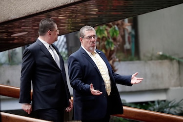 El máximo tribunal de Guatemala ordena que las autoridades electas tomen posesión en enero